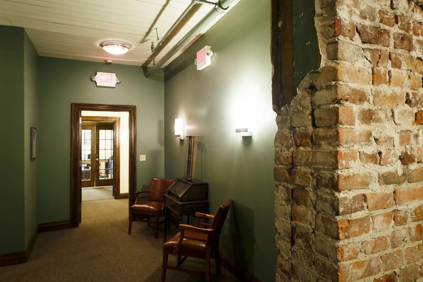 910 Broadway Office Suites, photo 2 of 4